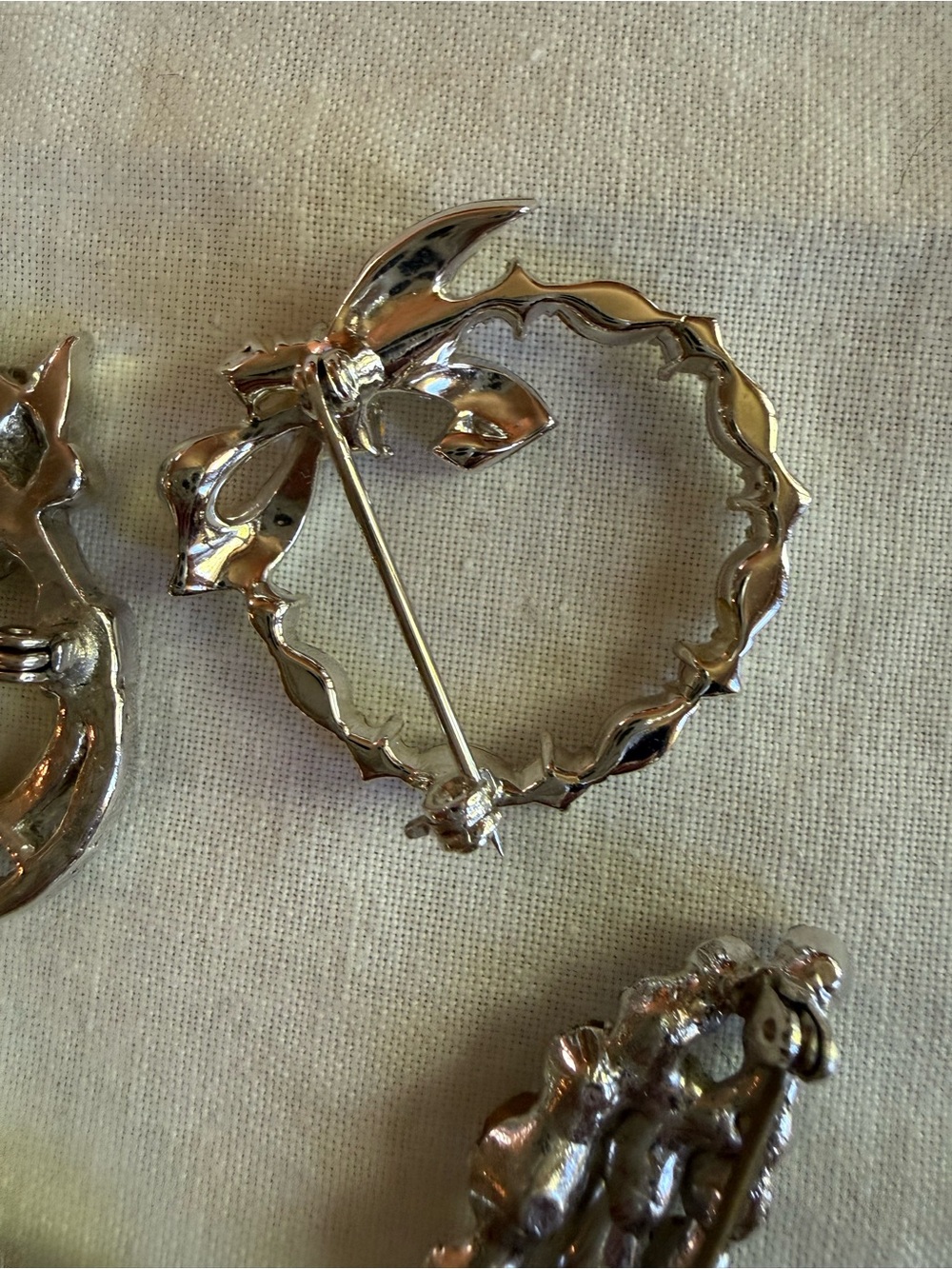 Vintage Rhinestone Brooches 4 brooches Crystal Clear Rhinestone brooches - Picture 11 of 11